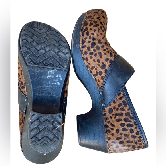 Dansko Leopard Print Fur Calf Hair Clogs 39 / 8.5 Slip-On Comfort Shoes - Picture 9 of 16